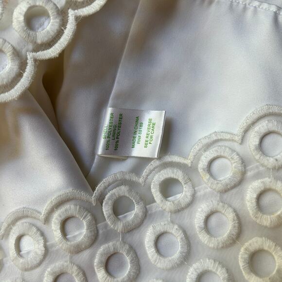Lilly Pulitzer Meredith Eyelet Shift Dress in Resort White, Size 6 - Picture 10 of 10